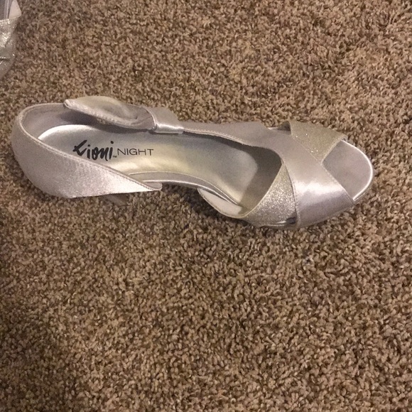 Grey sparkly high heels - Picture 4 of 5